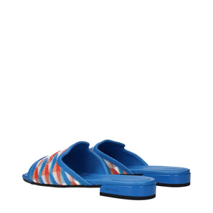 Hellblaue Stoff-Pantoffeln