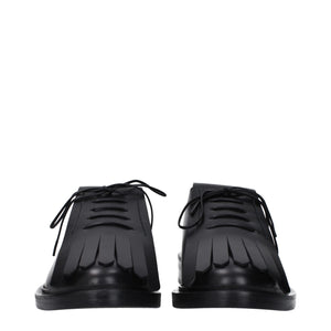 Schwarze Leder Oxfords und Derbies