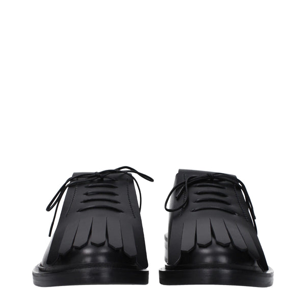 Schwarze Leder Oxfords und Derbies