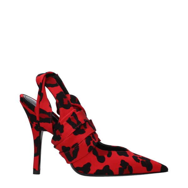 Rote Stoffpumps mit hohem Absatz