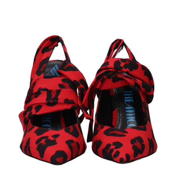 Rote Stoffpumps mit hohem Absatz