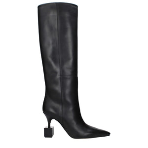 Schwarze Lederstiefel mit hohem Absatz