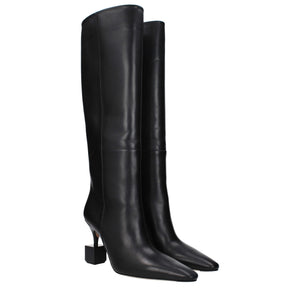 Schwarze Lederstiefel mit hohem Absatz