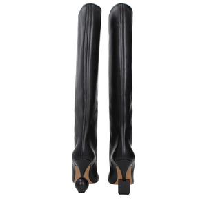 Schwarze Lederstiefel mit hohem Absatz