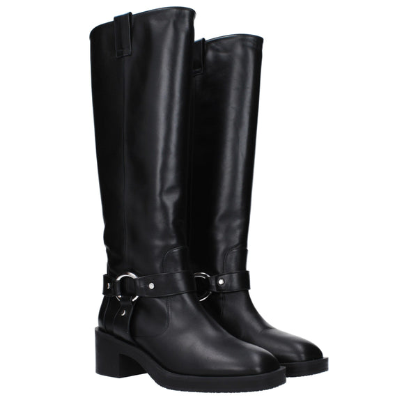 Schwarze Lederstiefel mit hohem Absatz