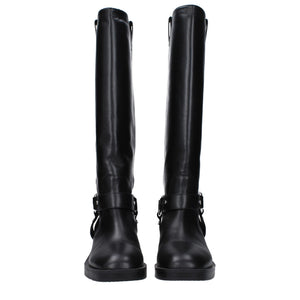 Schwarze Lederstiefel mit hohem Absatz