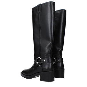 Schwarze Lederstiefel mit hohem Absatz