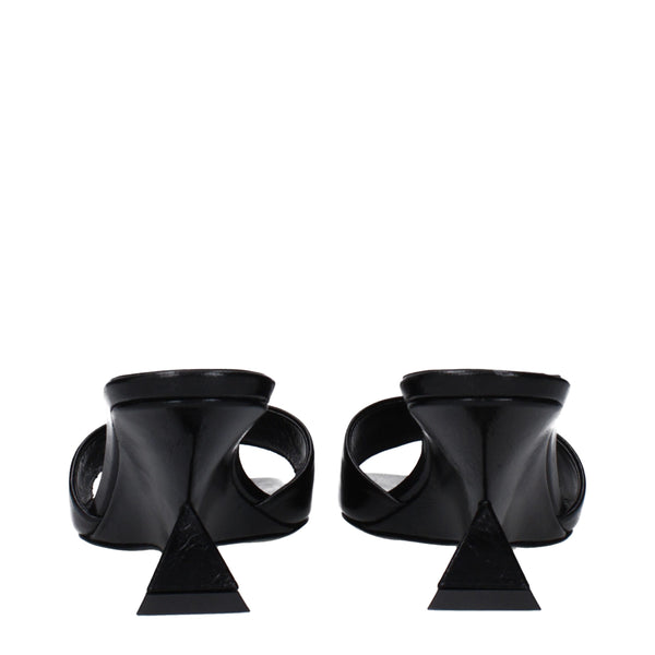 Schwarze Leder-Flachsandalen
