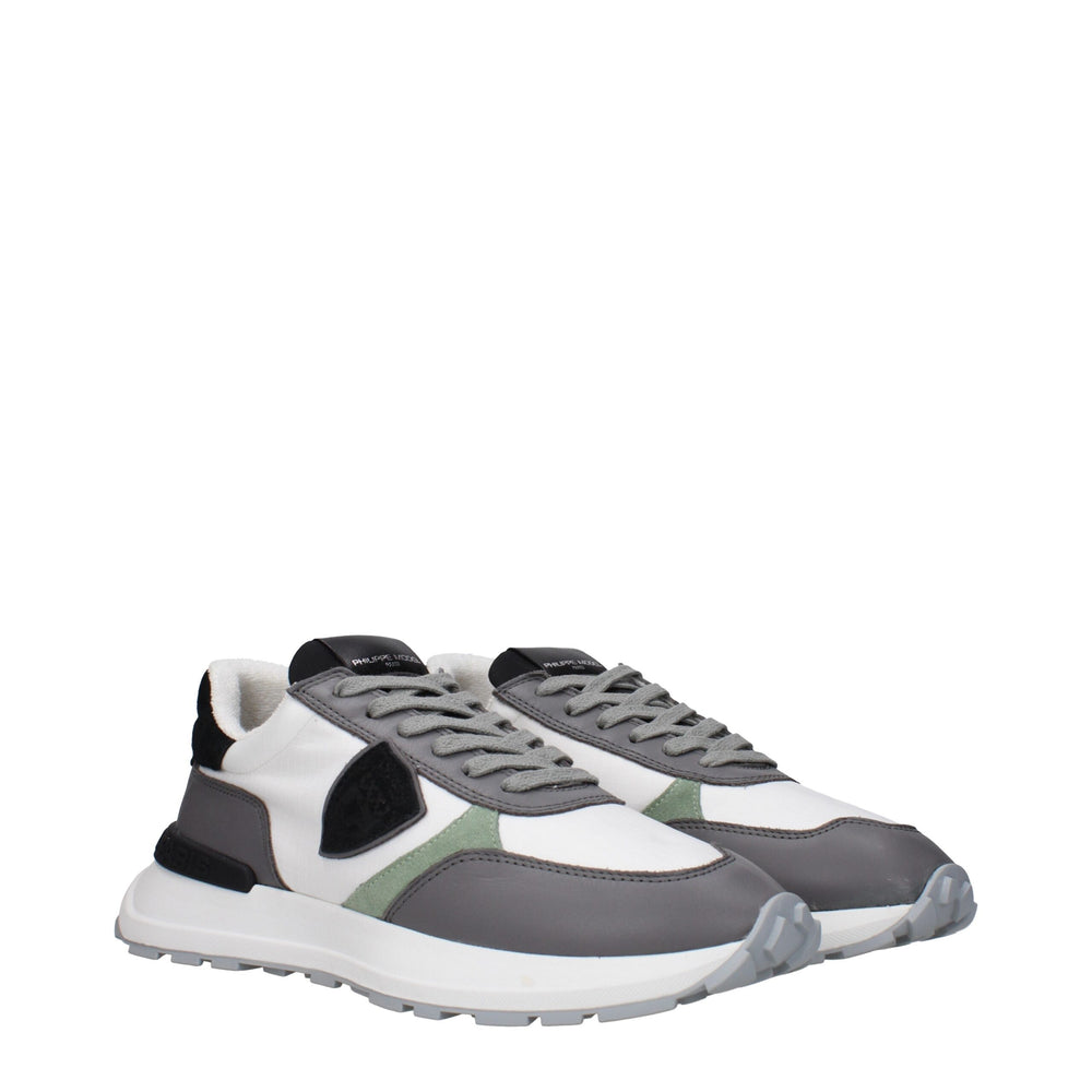 Weißer Stoff Sportliche Turnschuhe