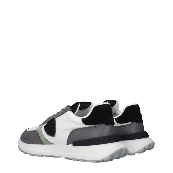 Weißer Stoff Sportliche Turnschuhe