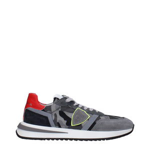 Graue Stoff-Sneakers