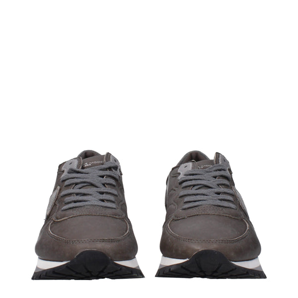 Graue Leder-Sneakers