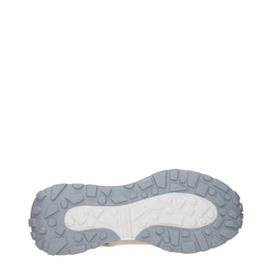 Grüner Stoff Sportliche Turnschuhe