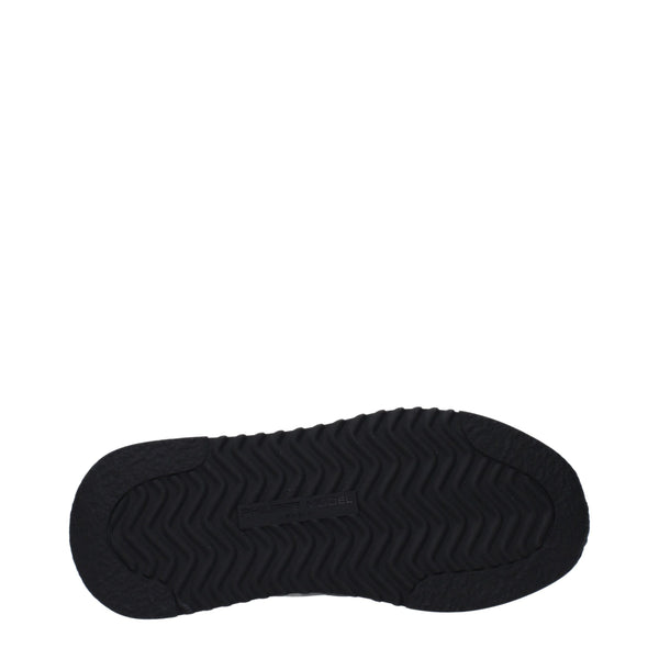 Graue Stoff-Sneakers