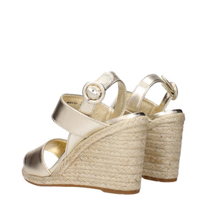 Goldene Leder-Keilsandalen