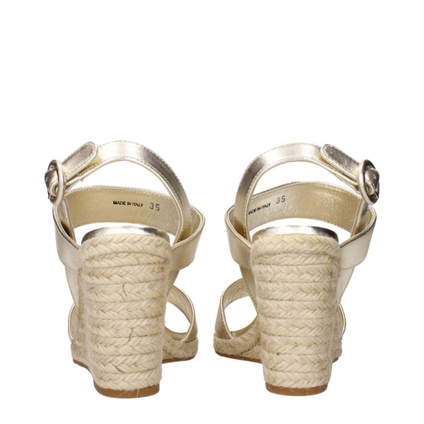 Goldene Leder-Keilsandalen