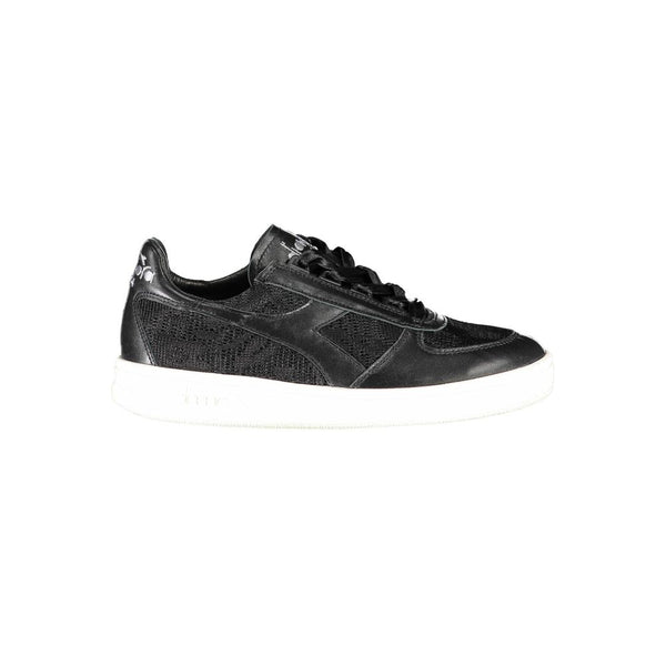 Schwarzer Stoffsneaker