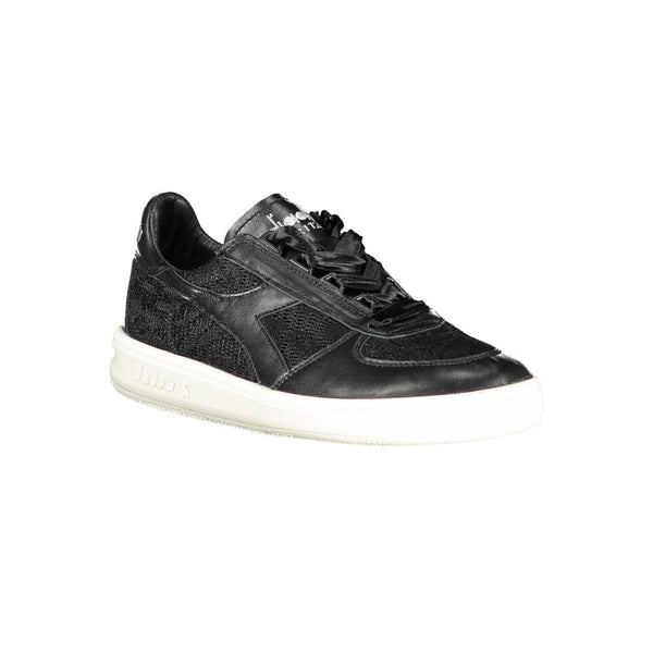 Schwarzer Stoffsneaker