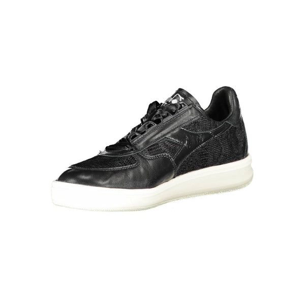 Schwarzer Stoffsneaker