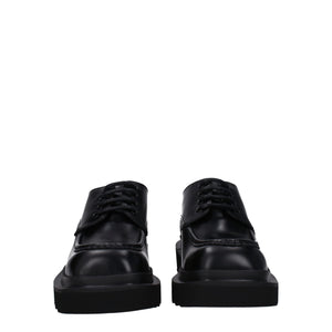 Schwarze Leder Oxfords und Derbies