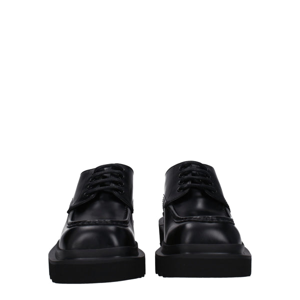 Schwarze Leder Oxfords und Derbies