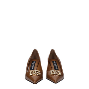 Braune Leder Pumps mit hohem Absatz