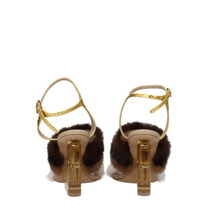 Braune Sandalen mit Nerzbesatz