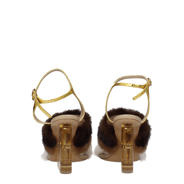 Braune Sandalen mit Nerzbesatz