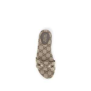 Beigefarbene Baumwoll-Sandalen