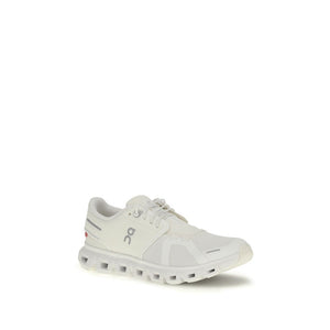 Weiße Sneaker aus recyceltem Polyester