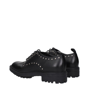 Schwarze Leder Oxfords und Derbies