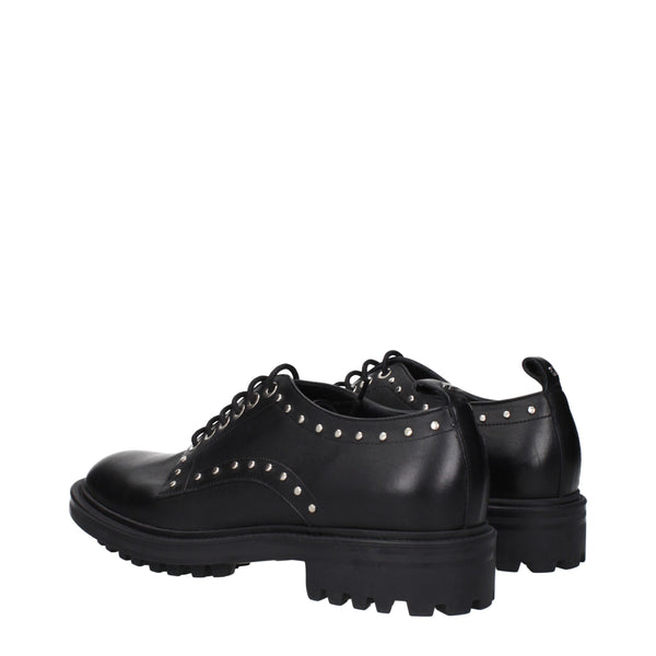 Schwarze Leder Oxfords und Derbies