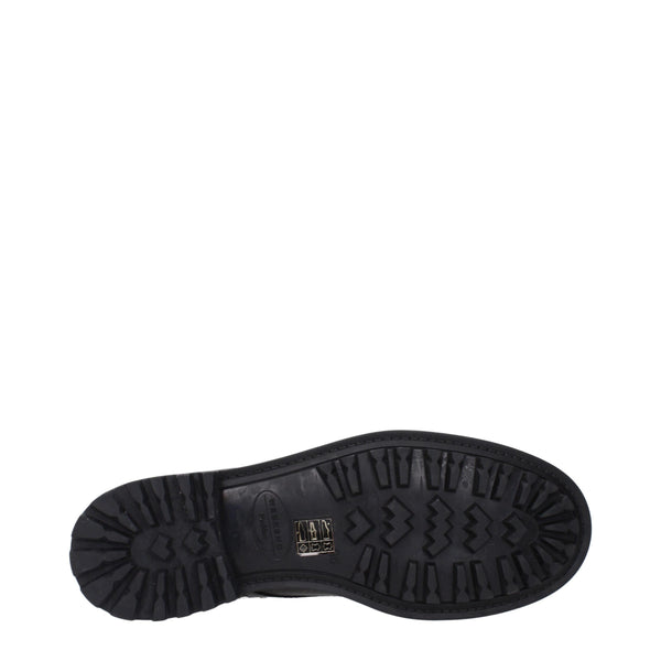 Schwarze Leder Oxfords und Derbies
