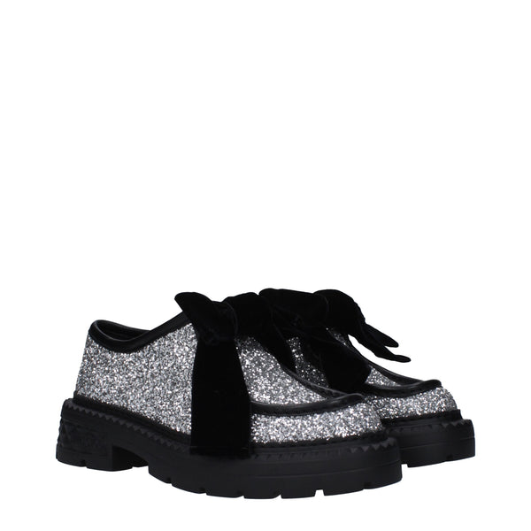 Graue Kunststoff-Slipper
