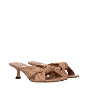 Beigefarbene Ledersandalen