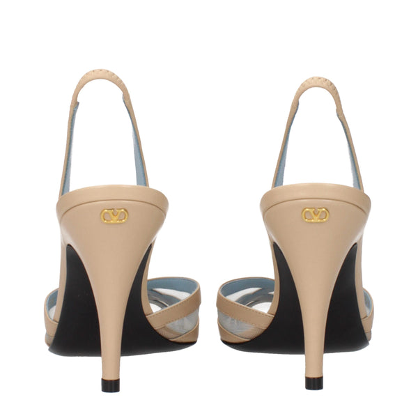 Beigefarbene Leder-Stilettosandalen
