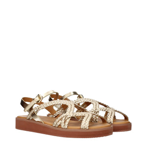 Goldene Polyethylen-Sandalen
