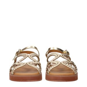 Goldene Polyethylen-Sandalen