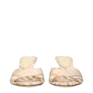Pinke Stoff-Stilettosandalen