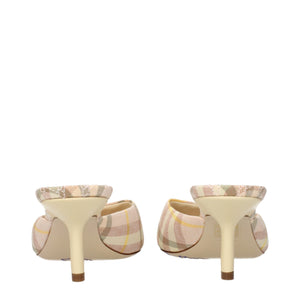 Pinke Stoff-Stilettosandalen
