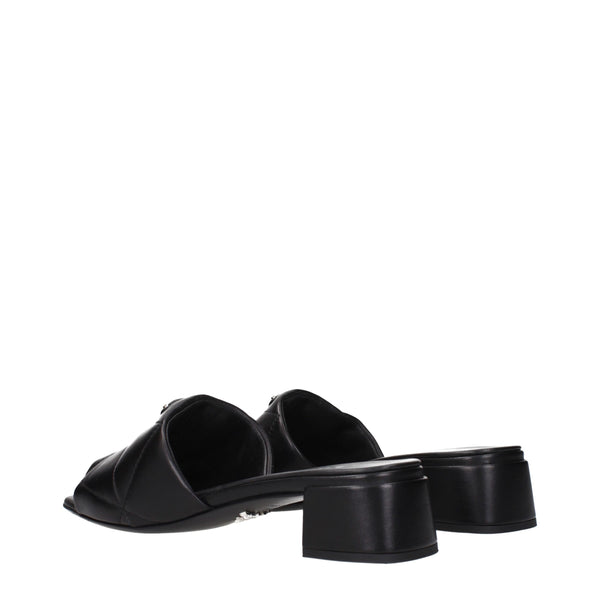 Schwarze Ledersandalen