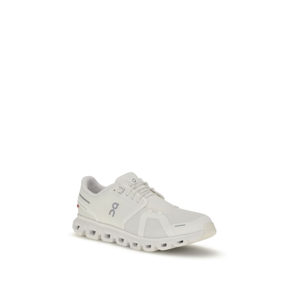 Weiße Sneakers aus recyceltem Polyester