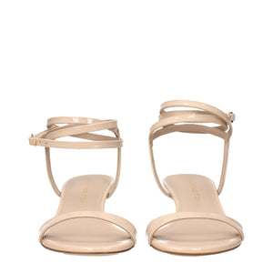 Beigefarbene Leder-Stilettos