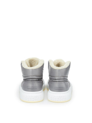 Graue technische Sneaker