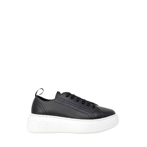 Schwarze Sneakers aus Kunstleder