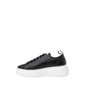 Schwarze Sneakers aus Kunstleder
