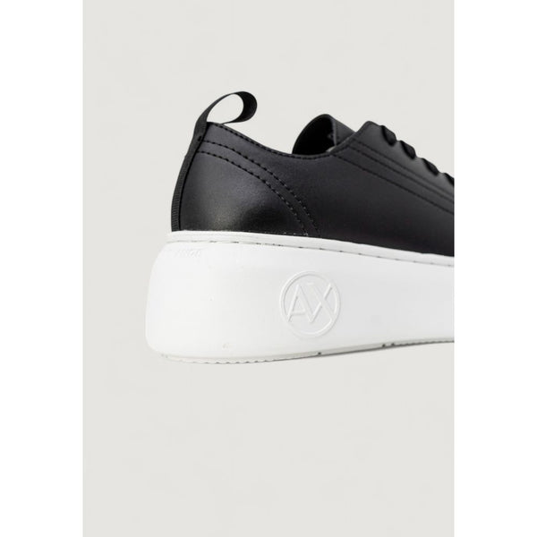 Schwarze Sneakers aus Kunstleder