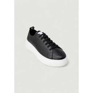Schwarze Sneakers aus Kunstleder
