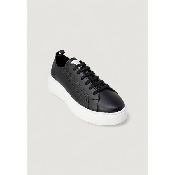 Schwarze Sneakers aus Kunstleder