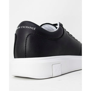 Schwarze Leder-Sneaker mit niedrigem Schaft